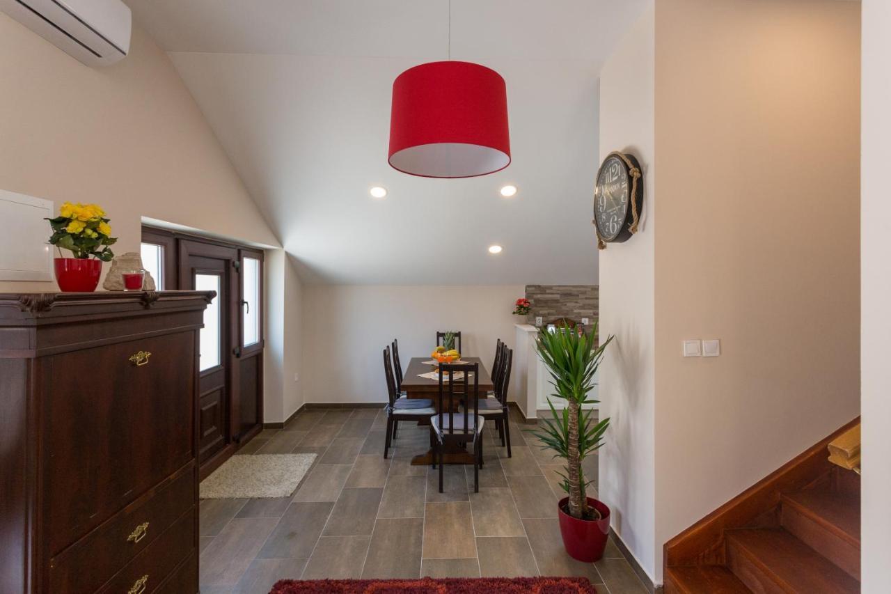 Appartement Three Bedroom Spacious Petrunjela *